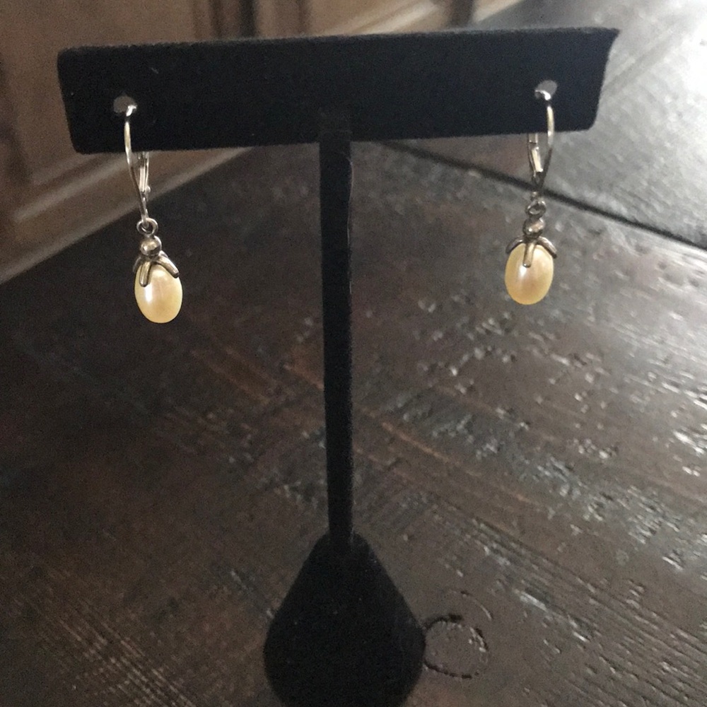 Sterling Silver Earrings with Fresh Water Pearl